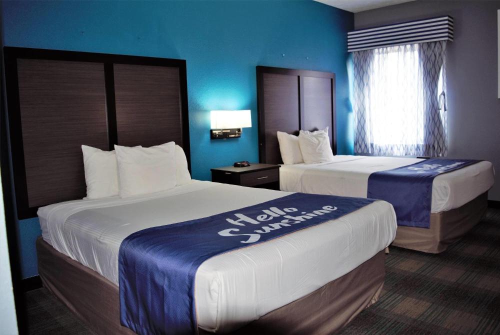 Queen Room with Two Queen Beds - Smoking interior